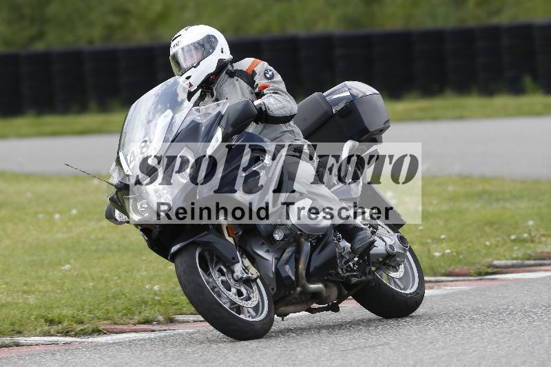 /Archiv-2025/09 22.04.2025 Cornu Master School ADR/gruen-vert/48